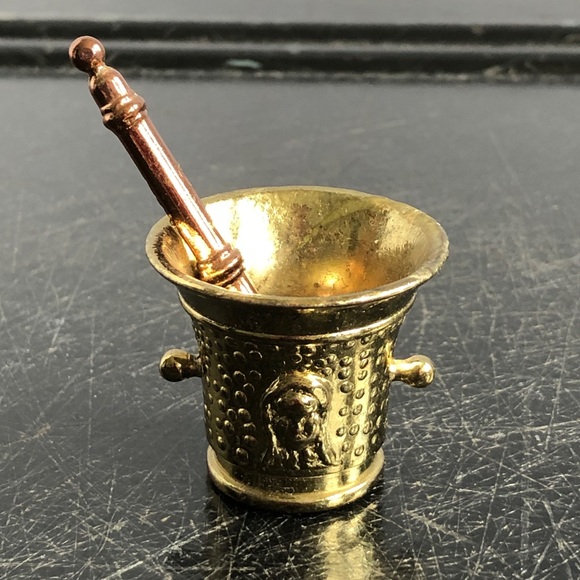 Vintage Miniature Metal Mortor & Pestle - Picture 2 of 7